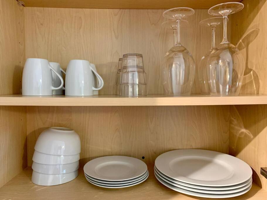 Apartment Convenient - King Bed - Heart Of Plaza