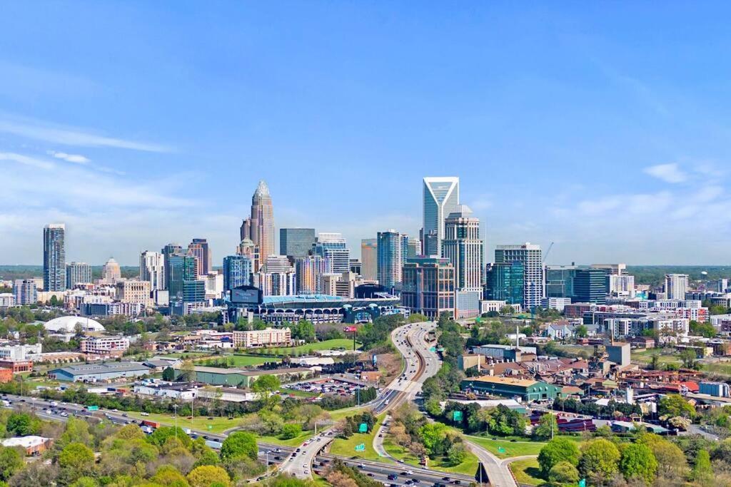 Fun & Eccentric + Uptown + Getaway + King Apartment *