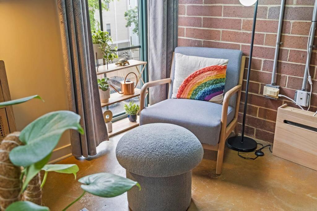 Apartment Fun & Eccentric + Uptown + Getaway + King Charlotte