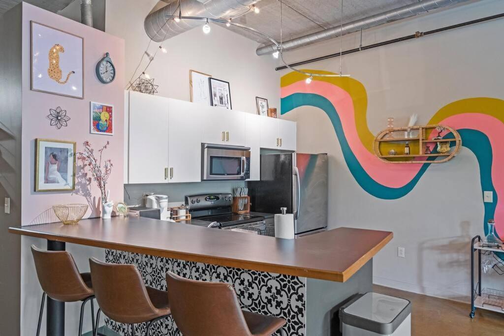 Apartment Fun & Eccentric + Uptown + Getaway + King *