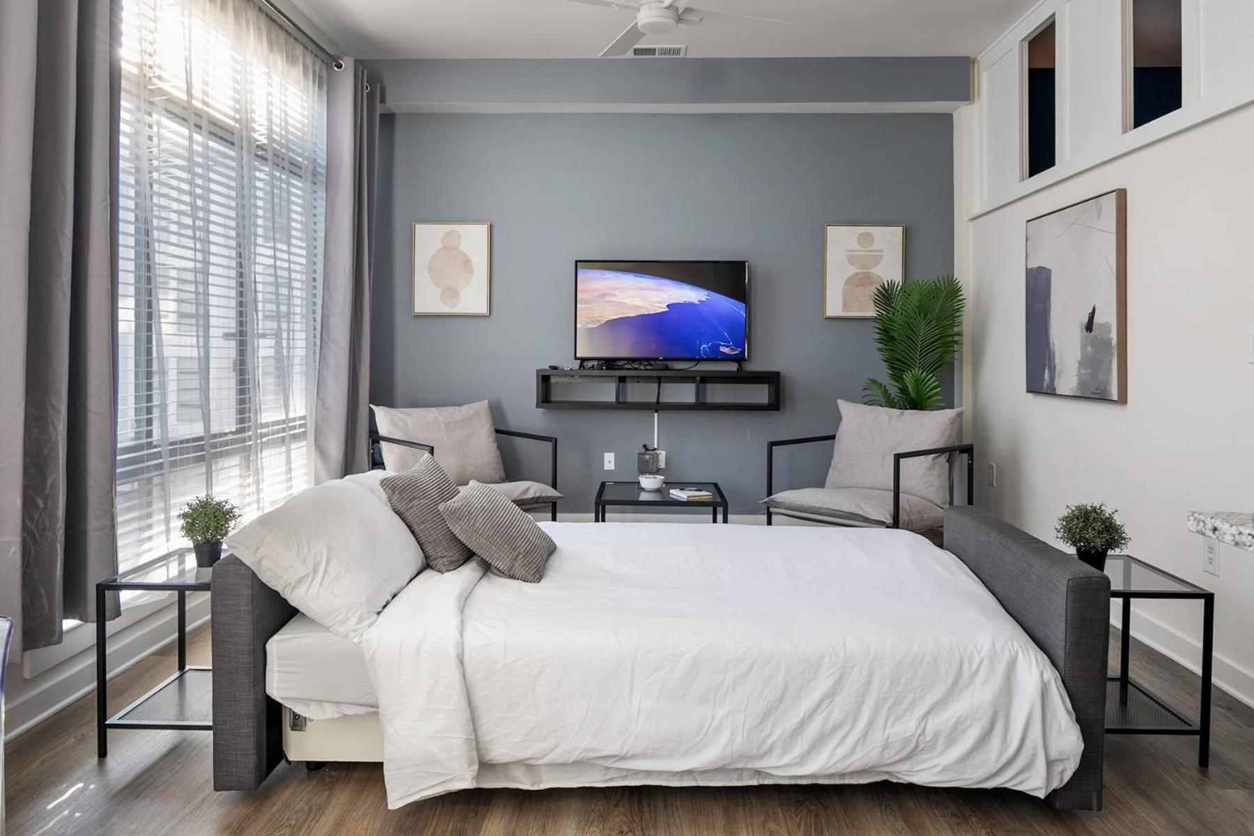 Modern Uptown 2br Free Parking & Private Balcony Apartment Charlotte