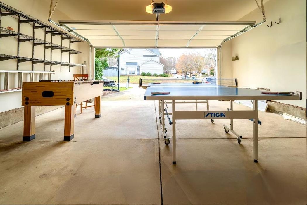 Apartment Tropical Oasis With Tiki Bar, Firepit, Seasonal Pool Charlotte