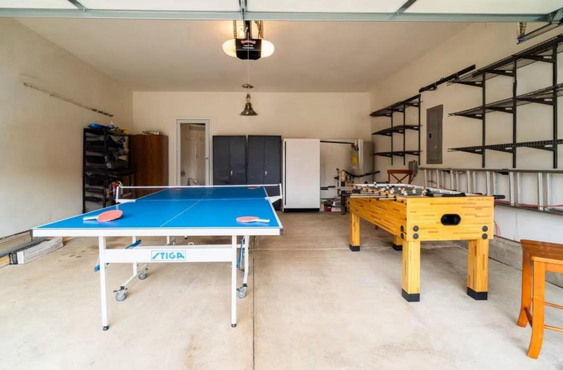 Tropical Oasis With Tiki Bar, Firepit, Seasonal Pool Apartment Charlotte