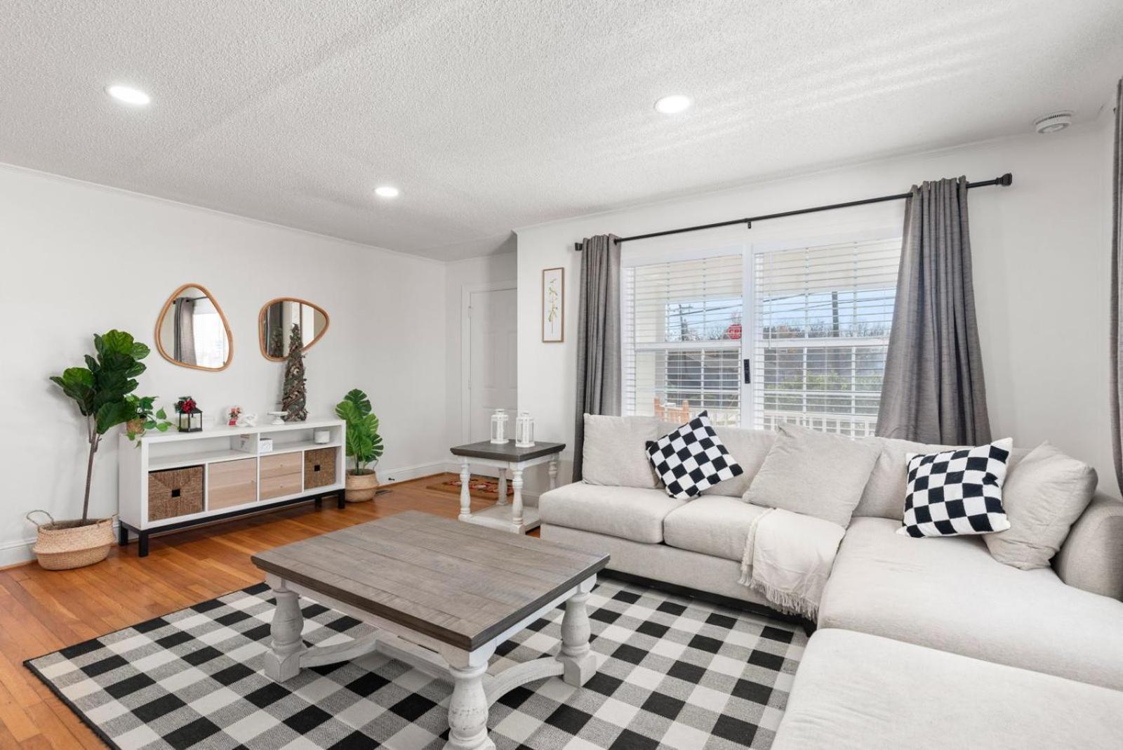 The Nest * Charlotte