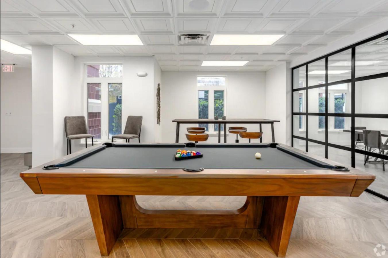 Cozy Charm - Spacious, Parking, Balcony, Gym Apartment