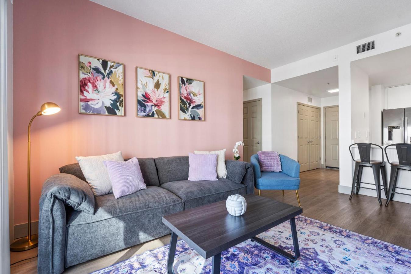 Bright Uptown Bliss - Free Parking, Walkable, Views Apartment Charlotte