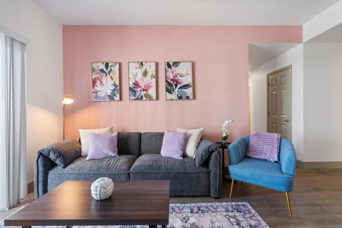 Apartment Bright Uptown Bliss - Free Parking, Walkable, Views