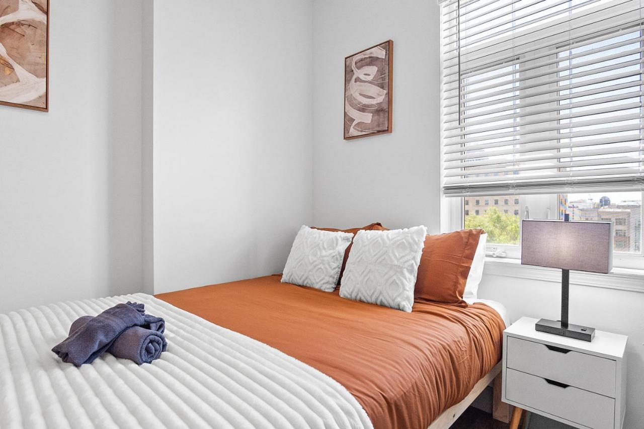 Midnight Marvel - Amazing Views, Free Parking Apartment Charlotte