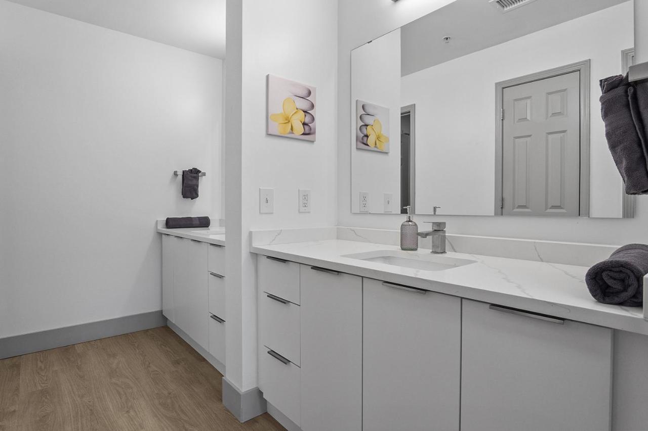 Cozy Urban Getaway - Free Parking, Gym, Stadium Apartment *