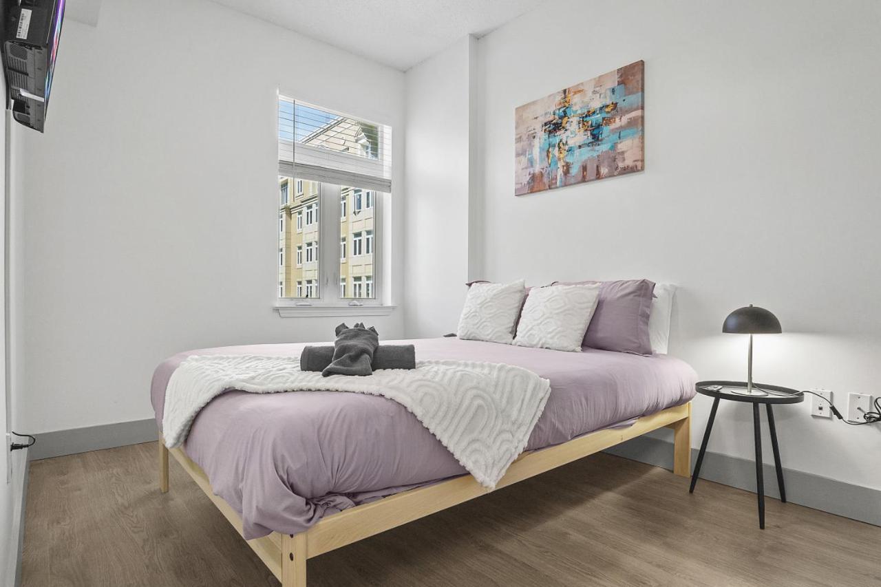 Cozy Urban Getaway - Free Parking, Gym, Stadium Apartment *