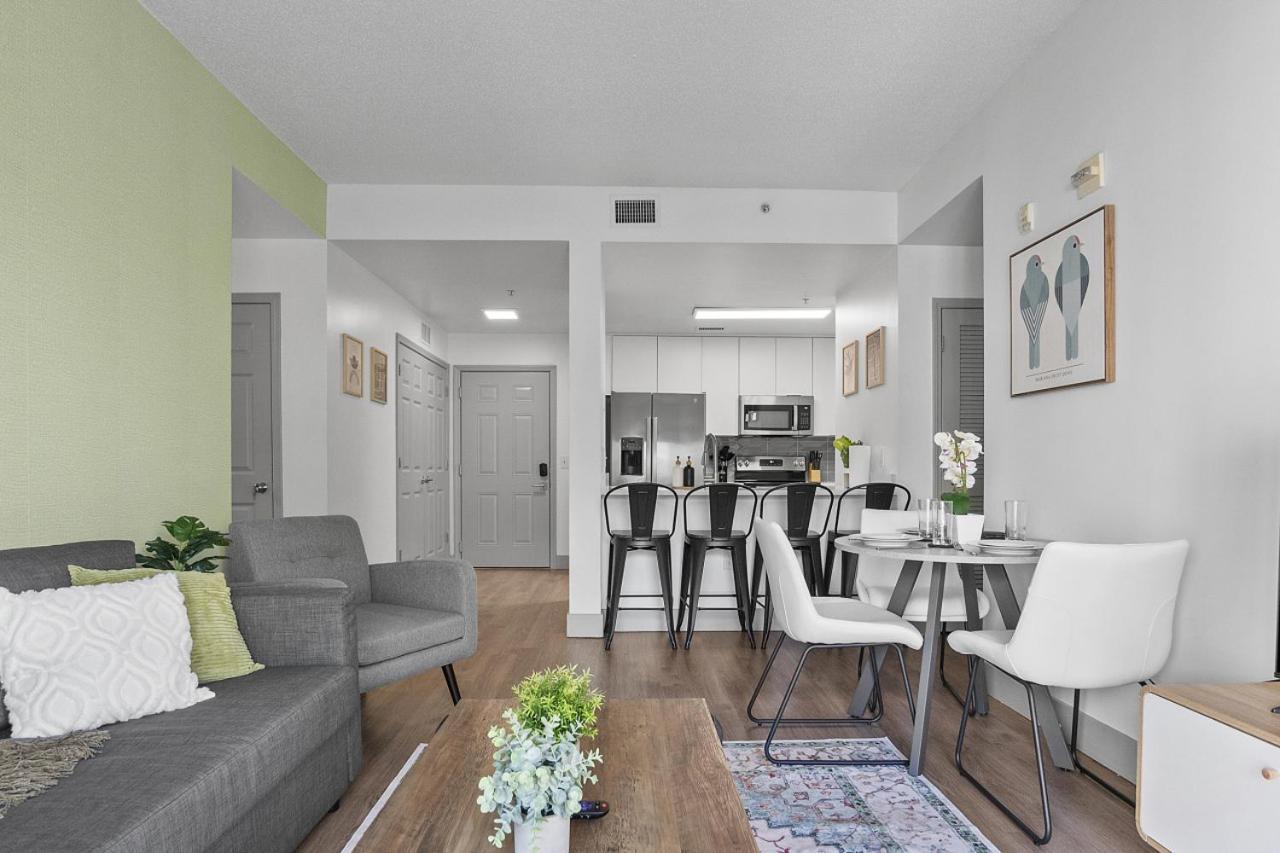 Cozy Urban Getaway - Free Parking, Gym, Stadium *