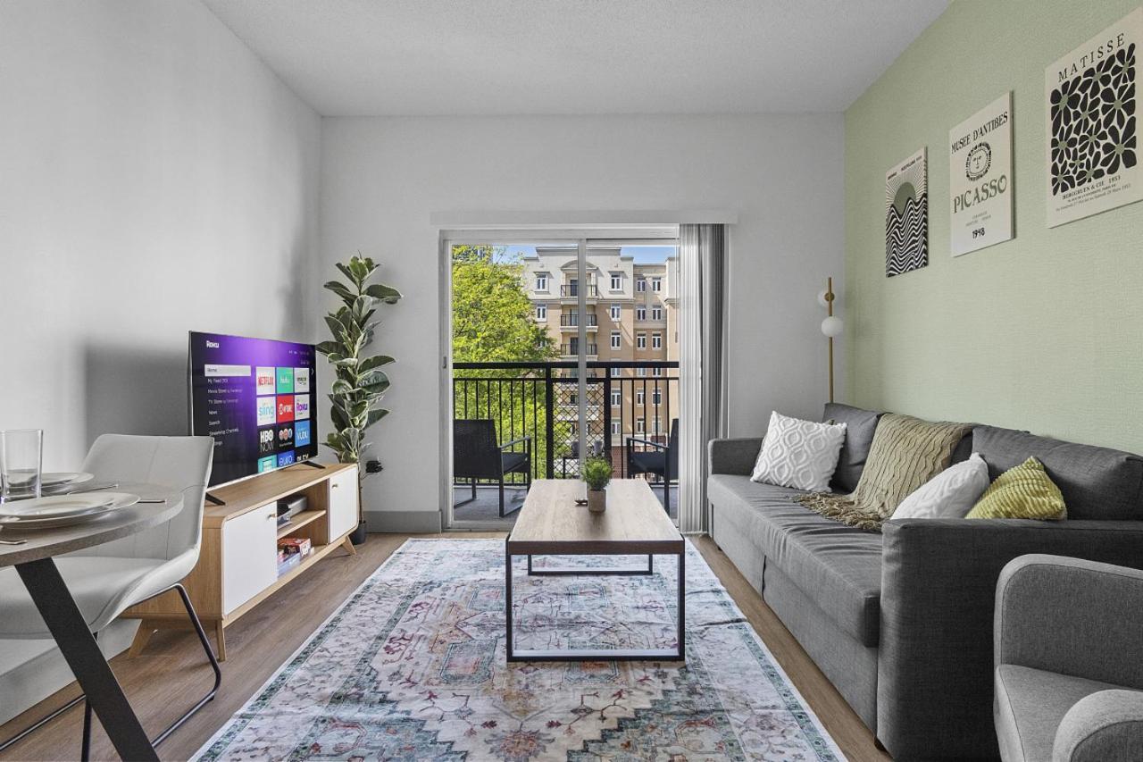 Cozy Urban Getaway - Free Parking, Gym, Stadium Apartment