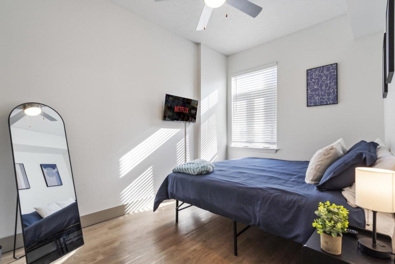 Modern Marvel - Free Parking, Gym, Near Stadium Apartment Charlotte