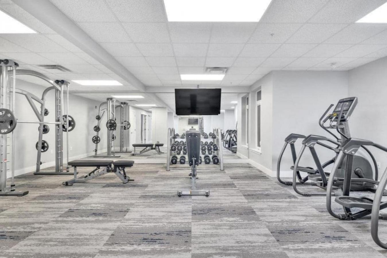 Stylish 4 Bed - 2 Mins To Stadium - Free Parking - Gym - Views Apartment