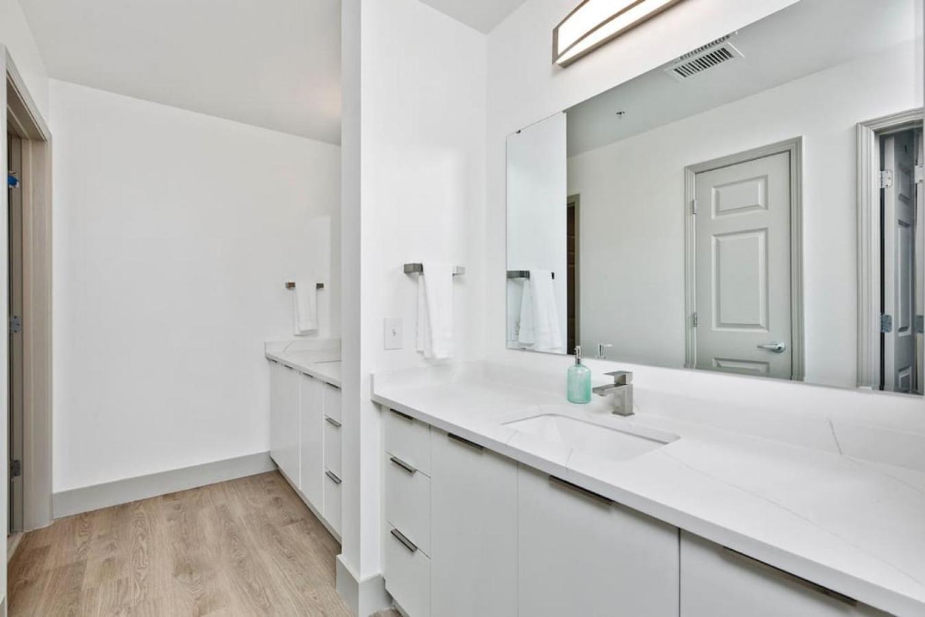 Apartment Stylish 4 Bed - 2 Mins To Stadium - Free Parking - Gym - Views Charlotte