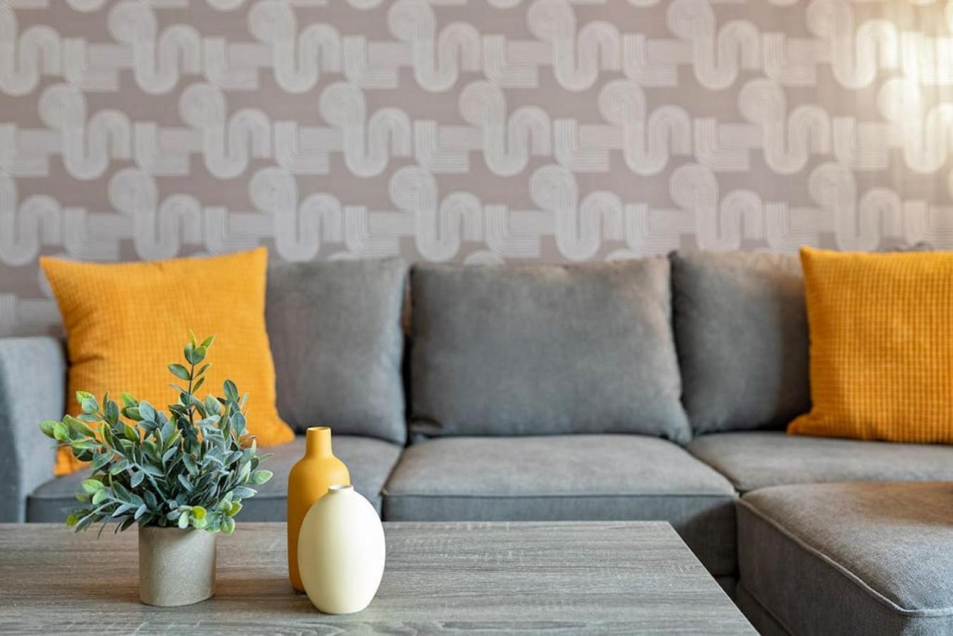 Stylish 4 Bed - 2 Mins To Stadium - Free Parking - Gym - Views