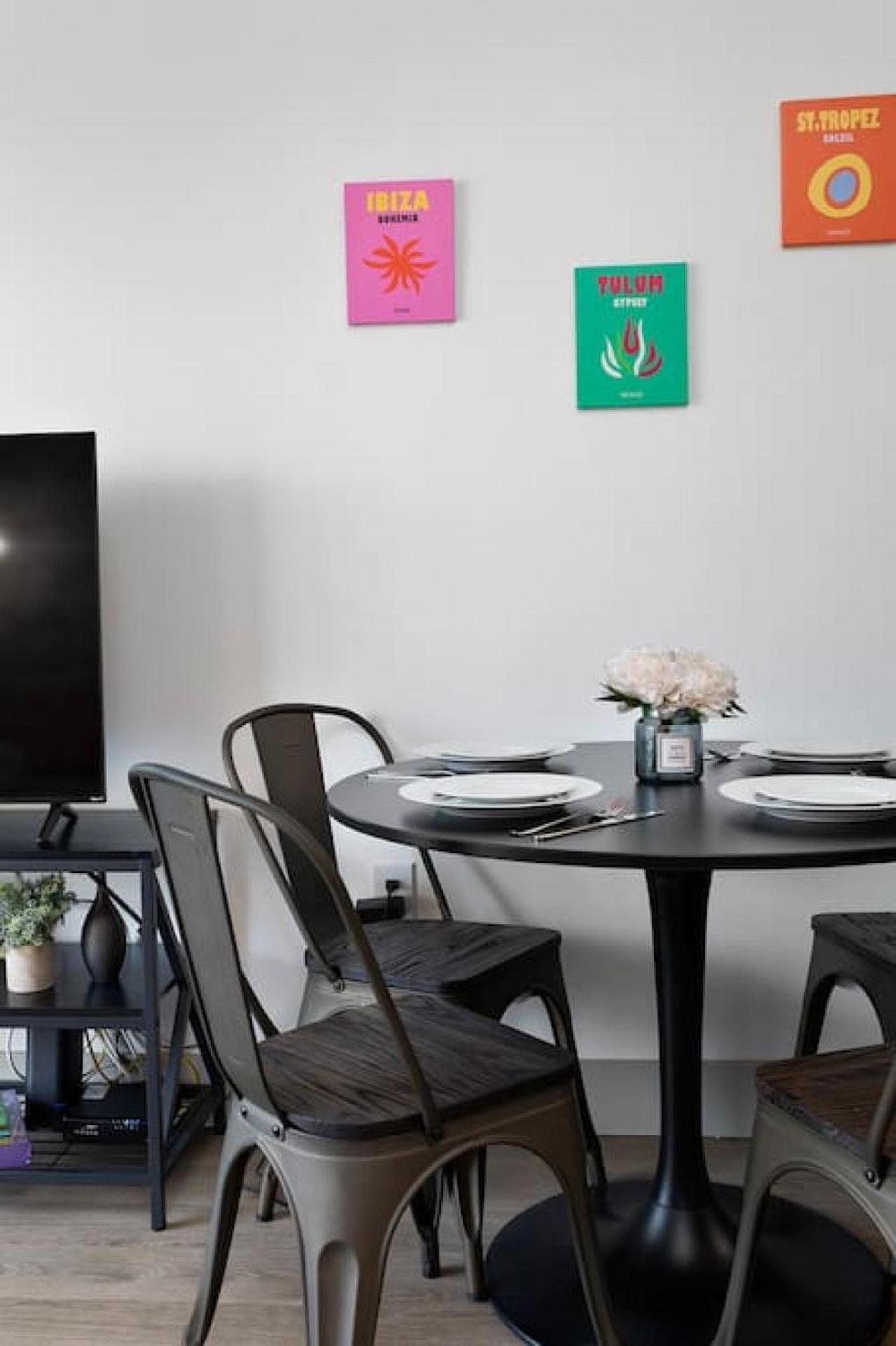 Stylish 4 Bed - 2 Mins To Stadium - Free Parking - Gym - Views Apartment