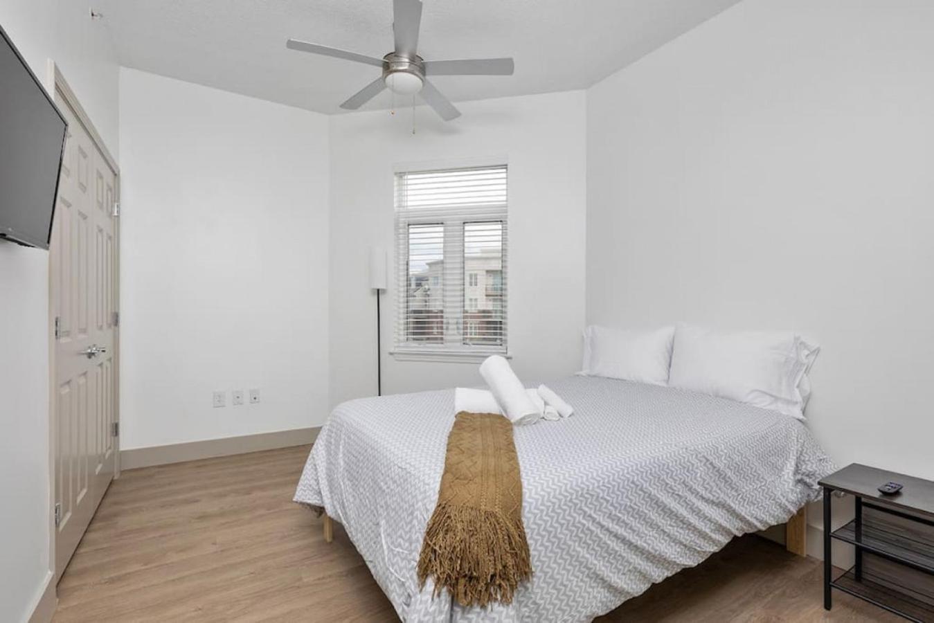 Apartment Stylish 4 Bed - 2 Mins To Stadium - Free Parking - Gym - Views