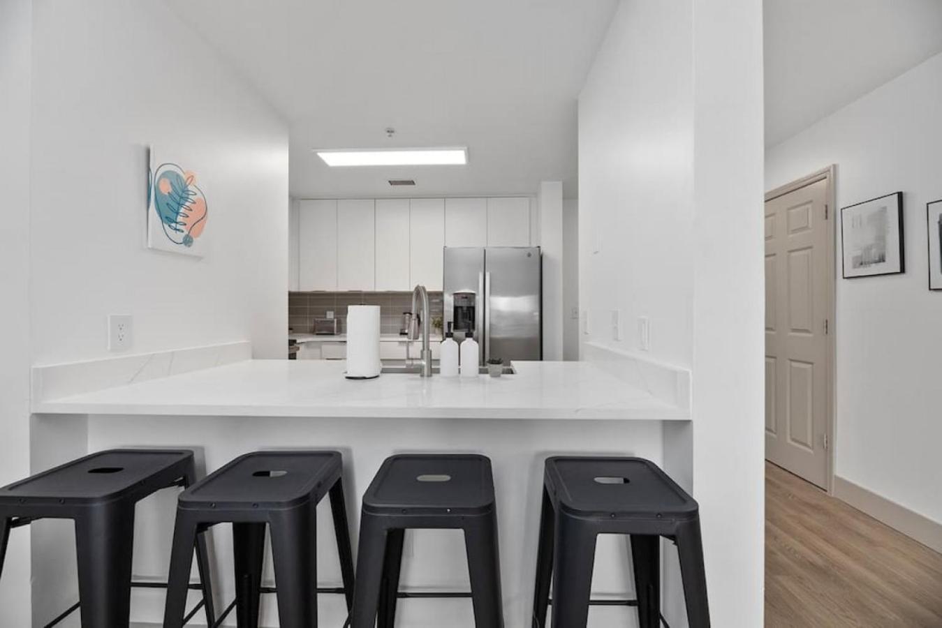 Apartment Stylish 4 Bed - 2 Mins To Stadium - Free Parking - Gym - Views Charlotte