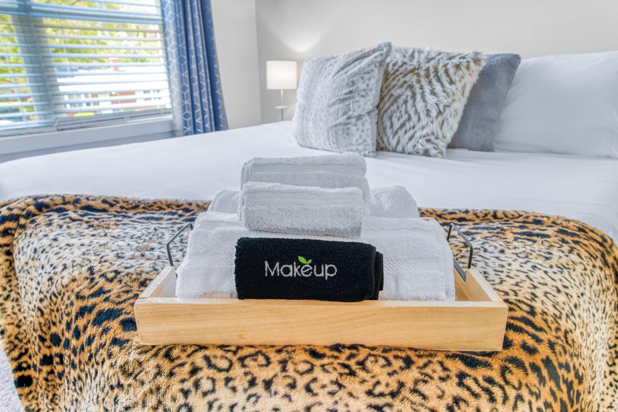 Holiday home 3 Lux King Beds O Game Rm O Fenced Backyard Escape Charlotte