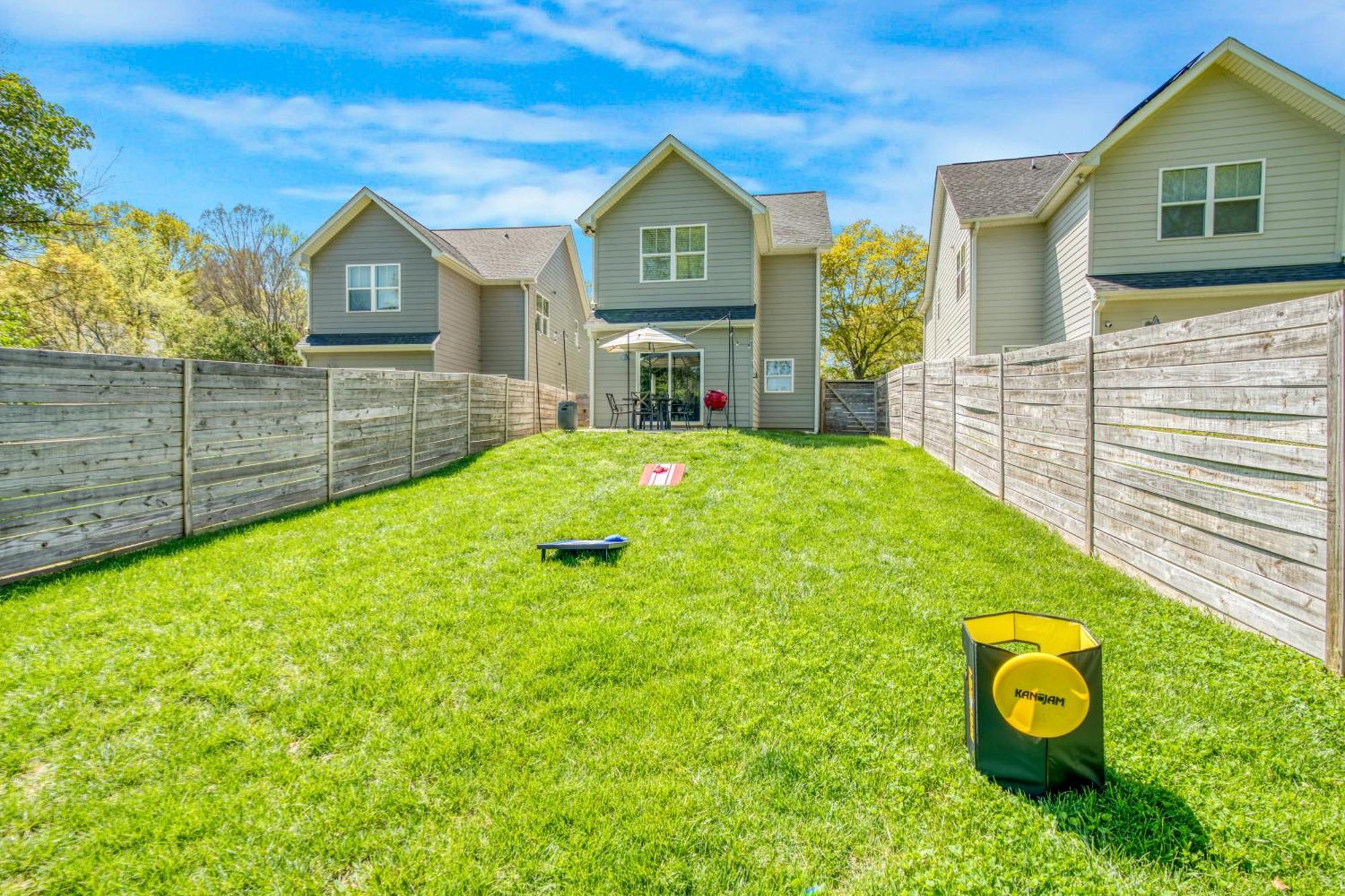 Holiday home 3 Lux King Beds O Game Rm O Fenced Backyard Escape