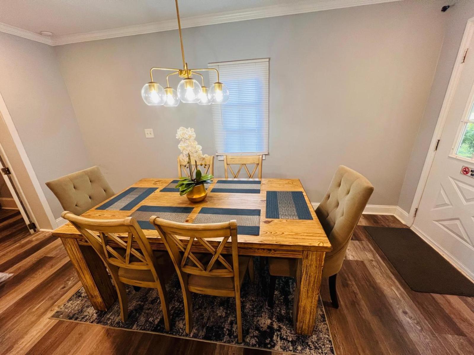 Holiday home 3br Getaway, Hot Tub & Mini Golf Fun Charlotte