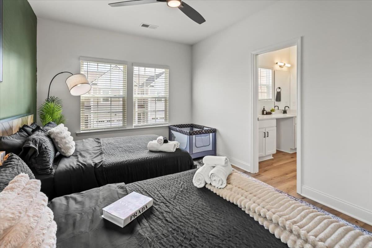 Holiday home Luxe King 3br Townhouse Mins To Uptown Charlotte! Charlotte