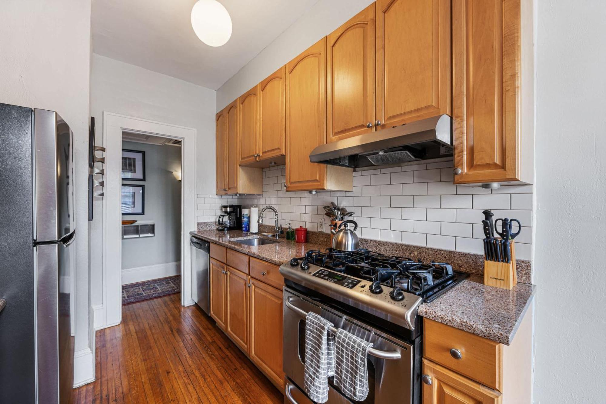 Spacious 2br In Myers Park With Sunroom