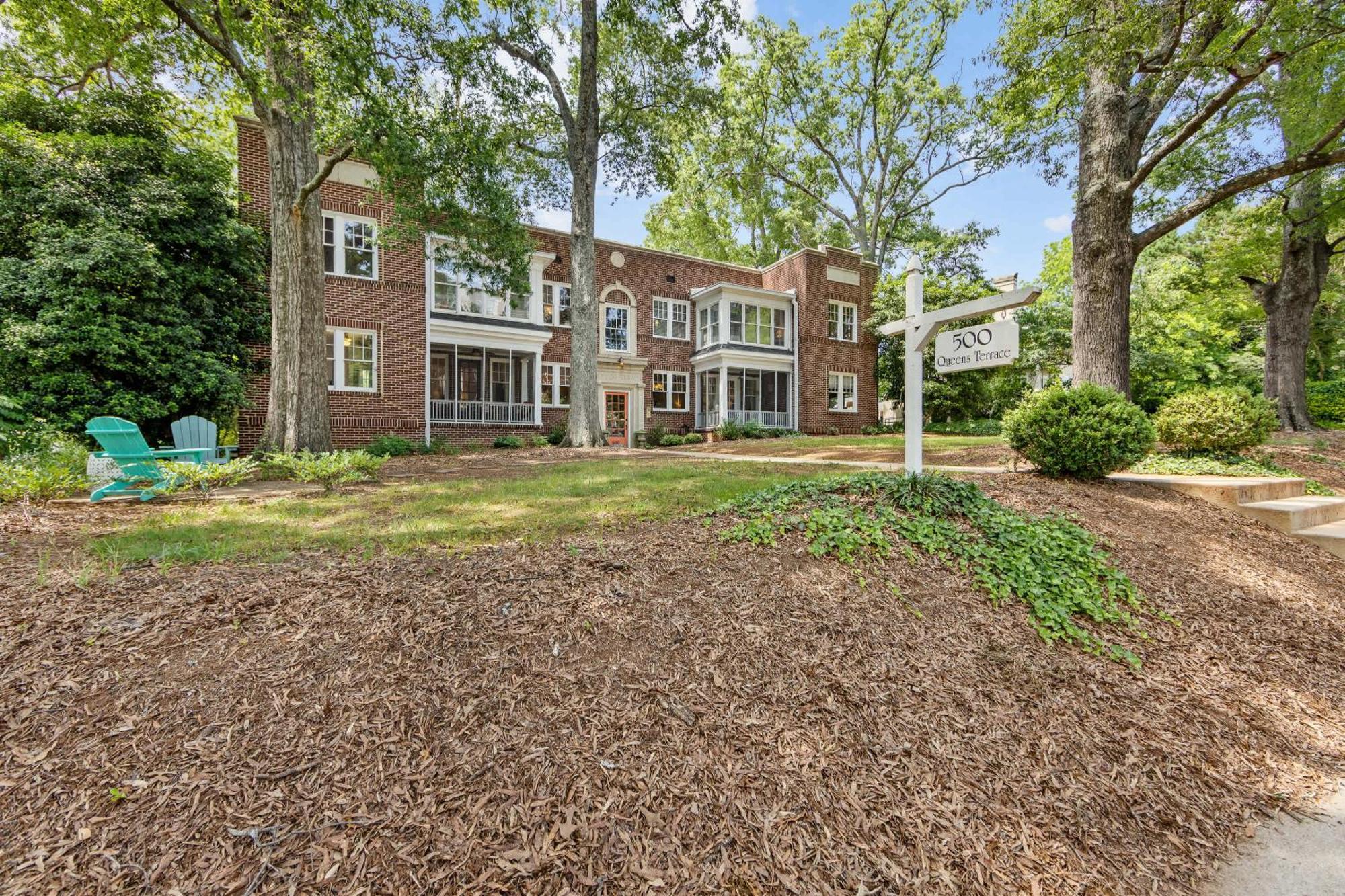 Spacious 2br In Myers Park With Sunroom Holiday home