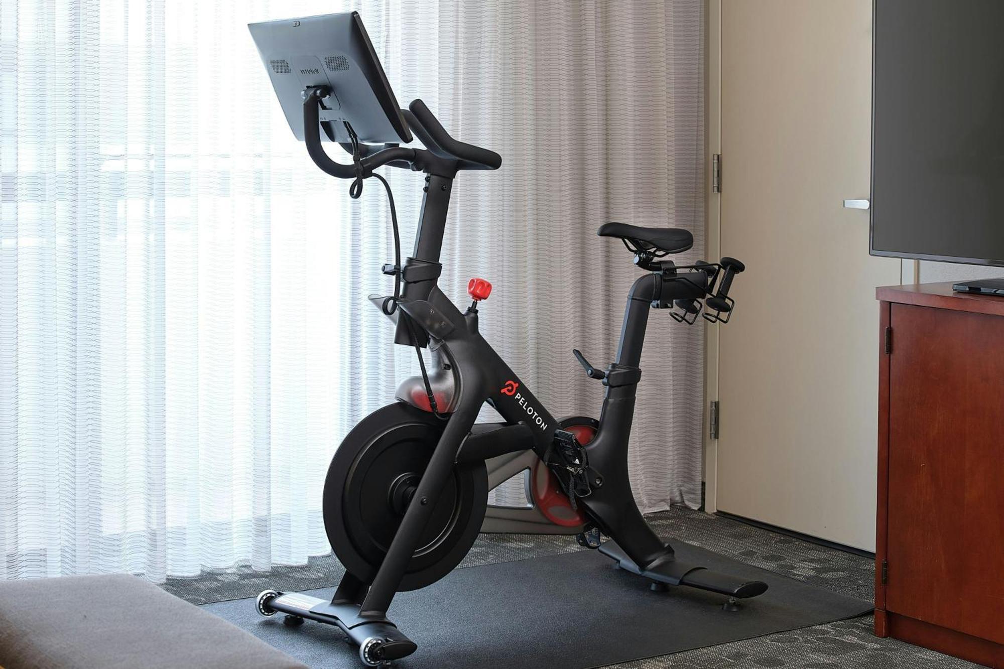 Courtyard Southpark Hotel 3*