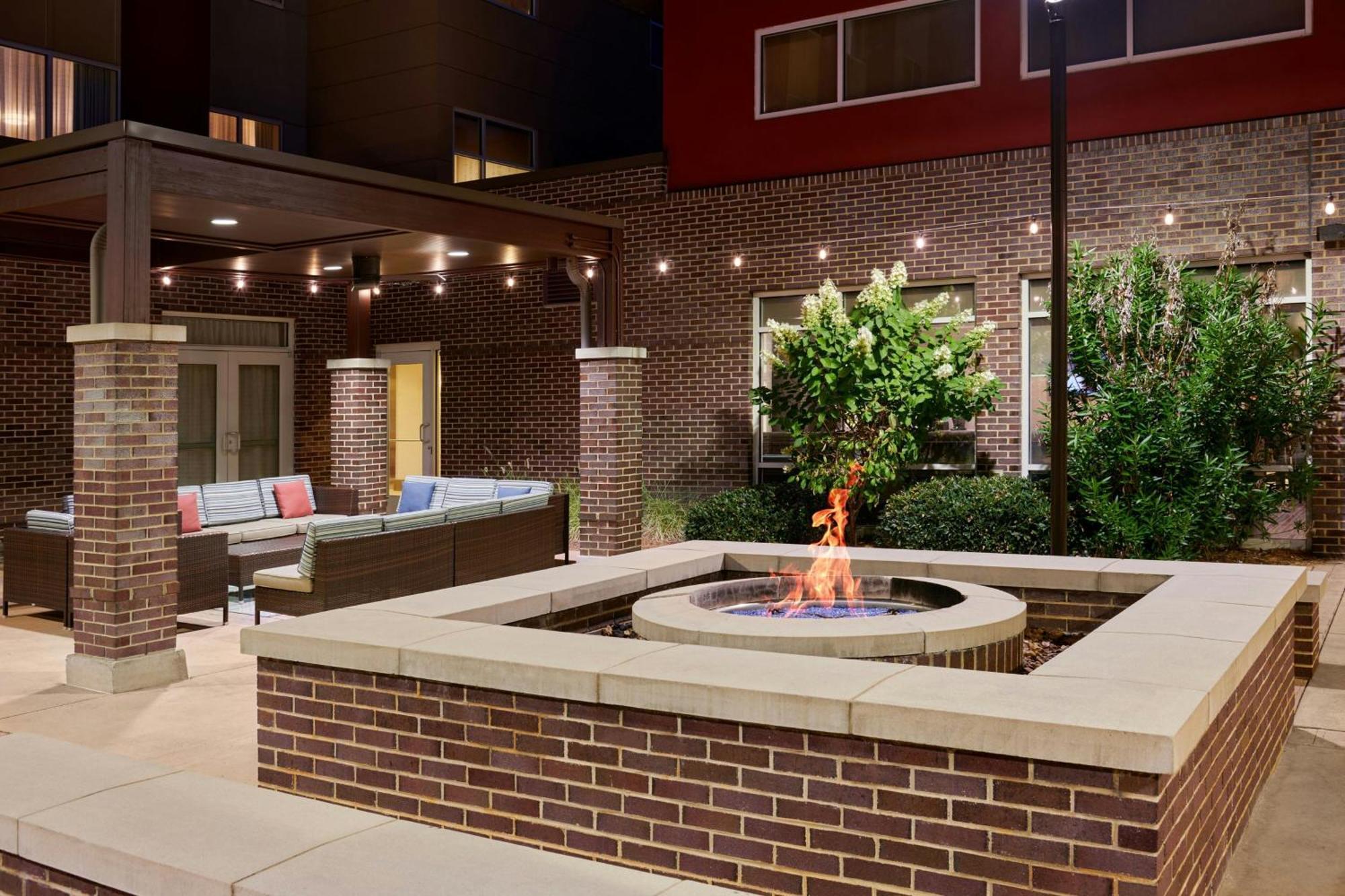 Fairfield & By Marriott Airport 3*