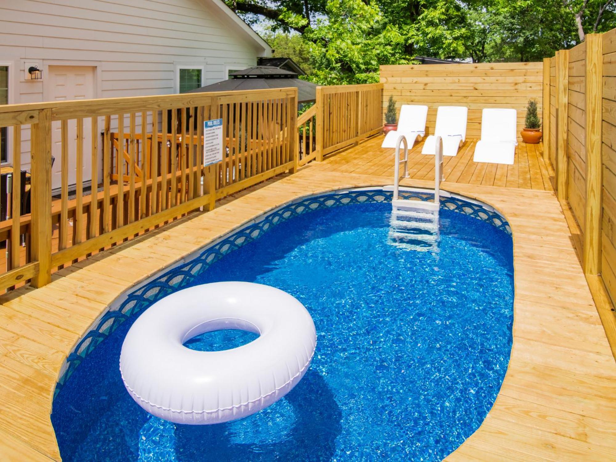 Venetian Beds, Outdoor Barrel Sauna, Hot Tub, Cold Plunge