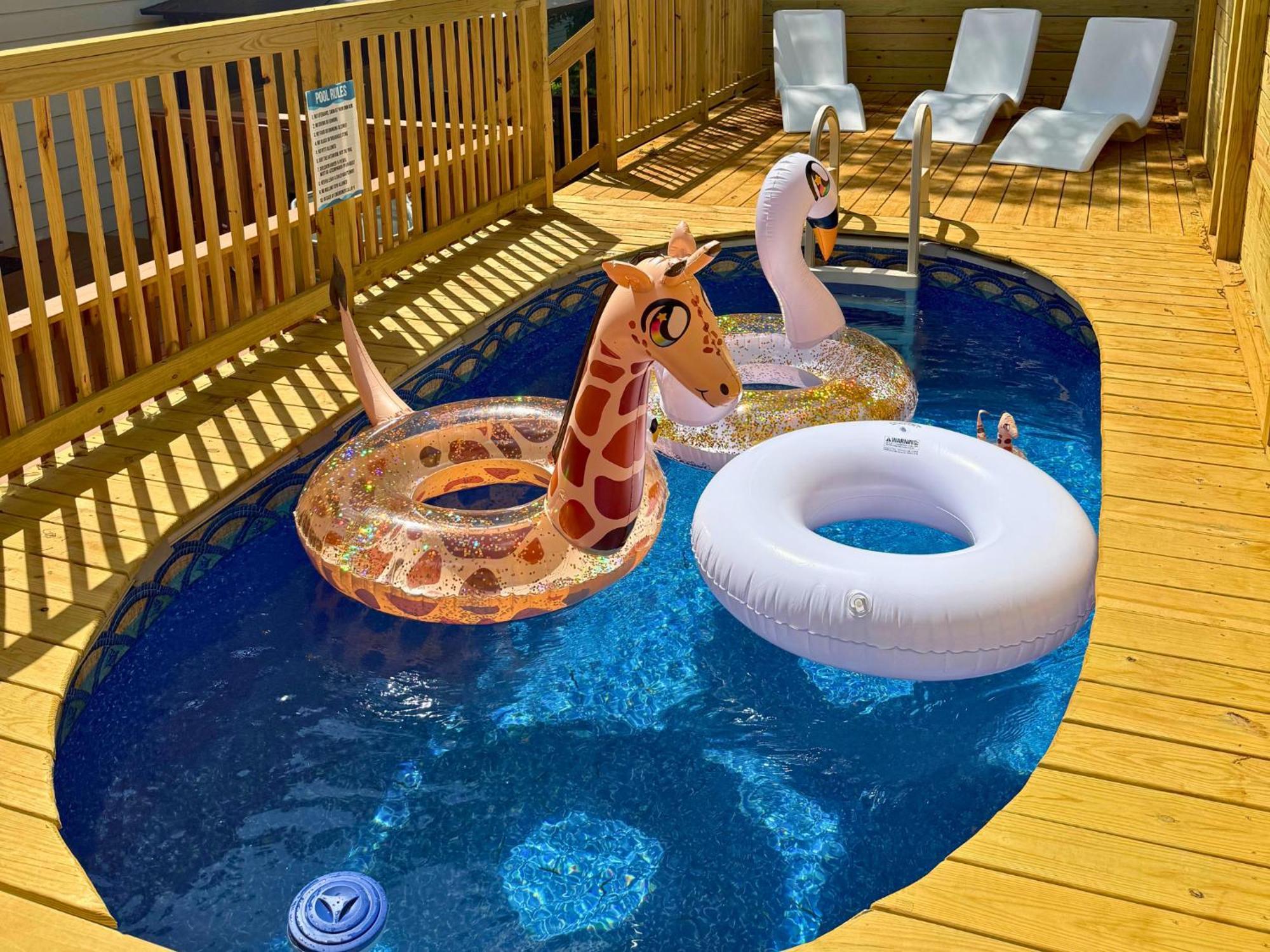 Apartment Venetian Beds, Outdoor Barrel Sauna, Hot Tub, Cold Plunge *