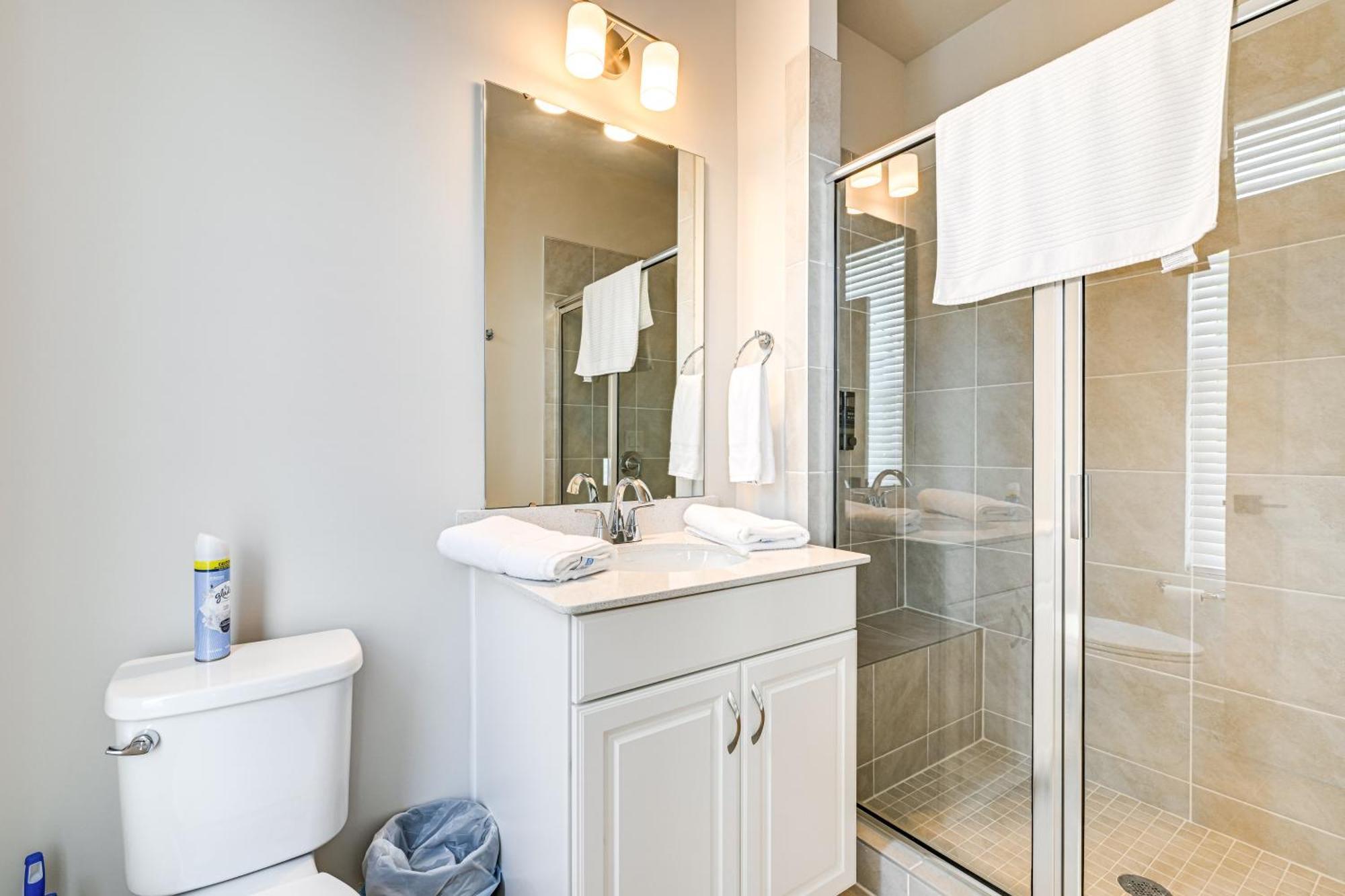 Holiday home 2 Mi To Dtwn Unit With Rooftop Deck! *