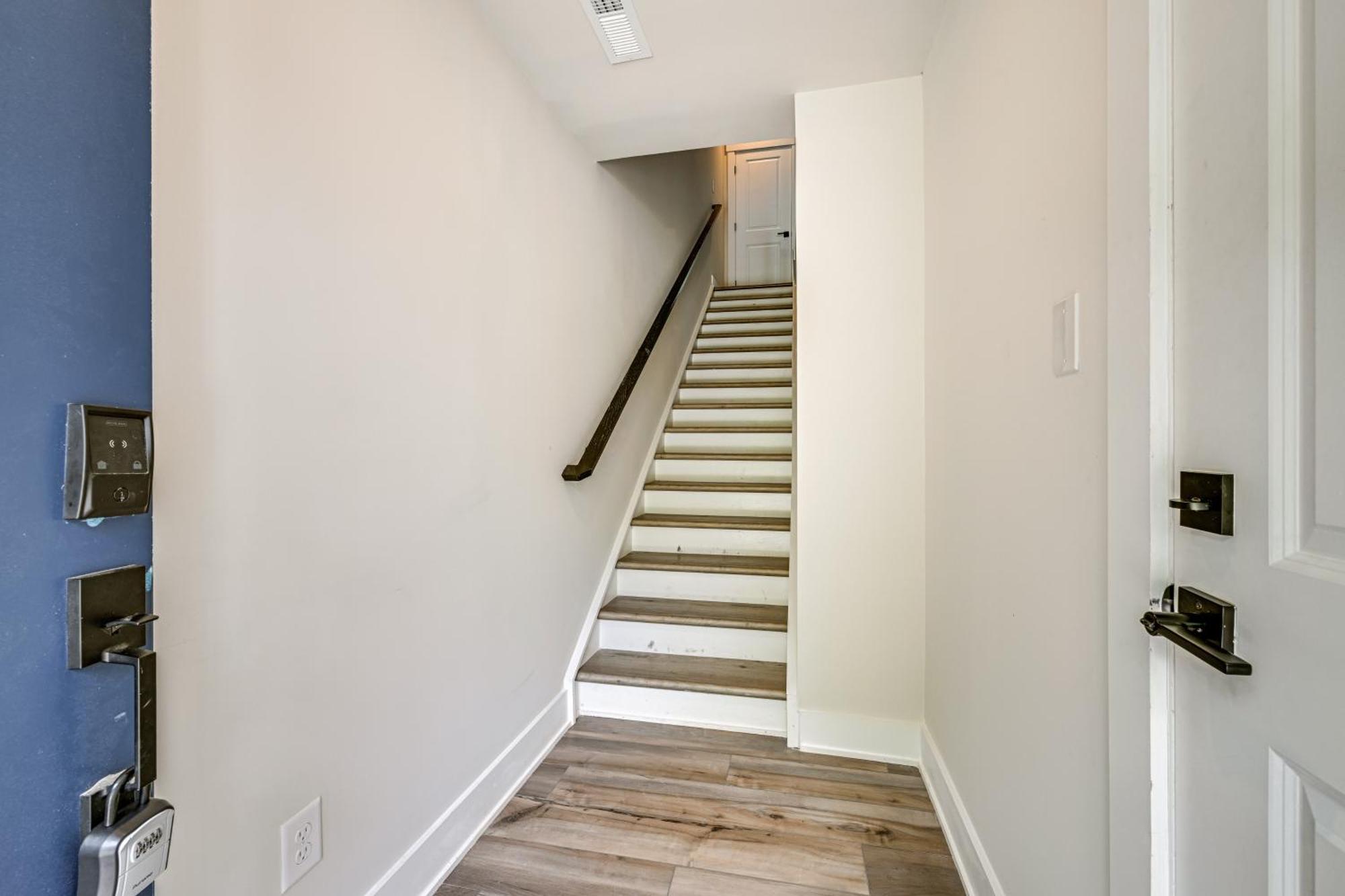 2 Mi To Dtwn Unit With Rooftop Deck! Holiday home *