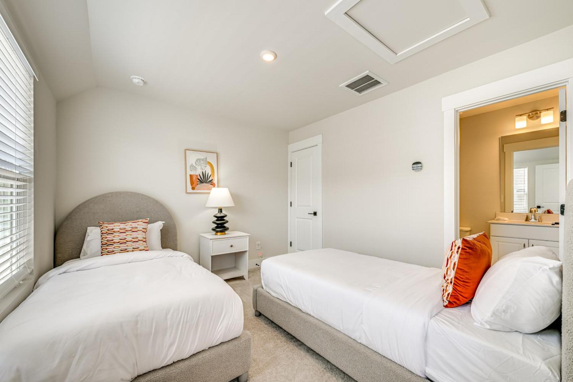 2 Mi To Dtwn Unit With Rooftop Deck! * Charlotte