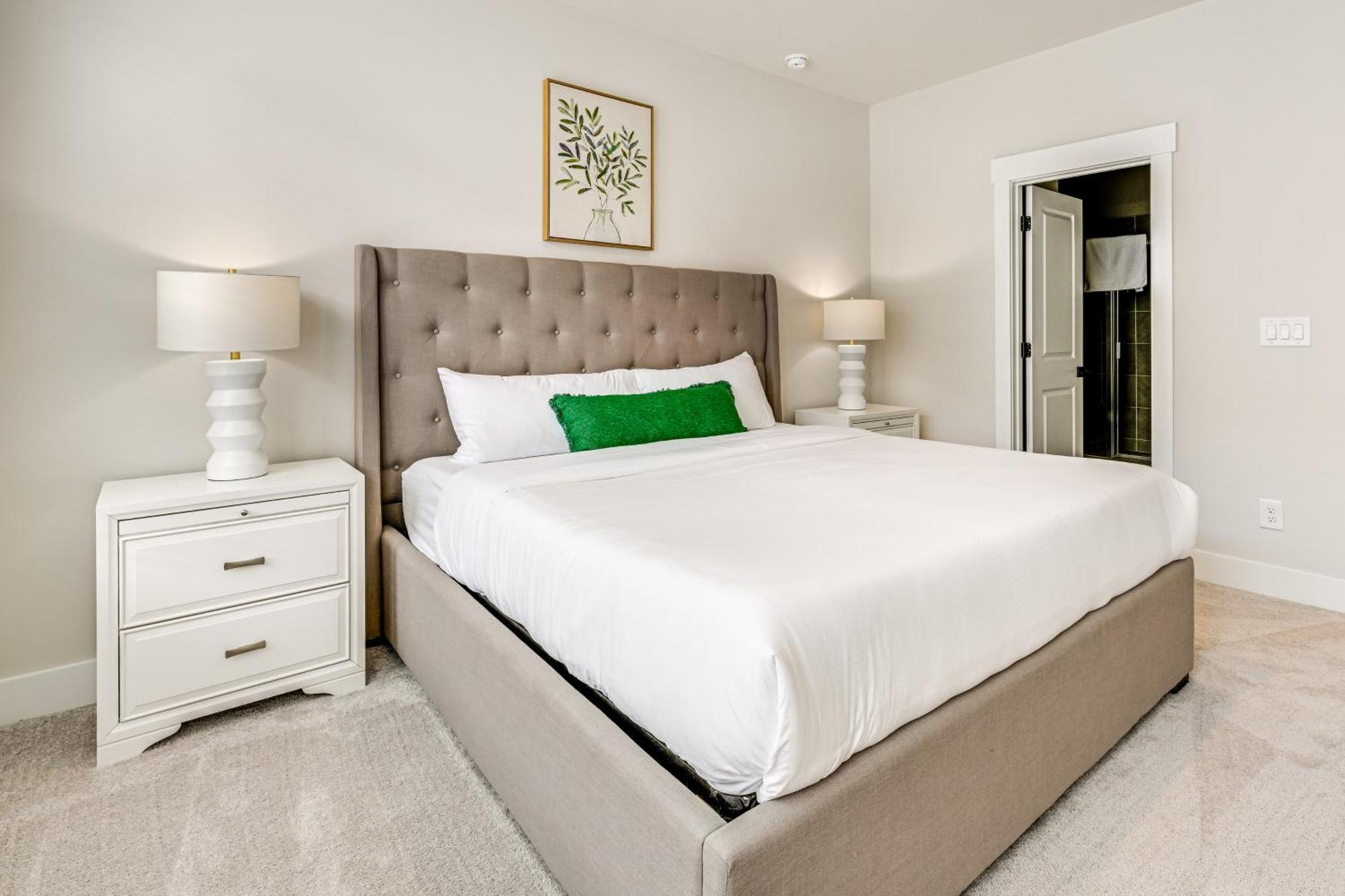 2 Mi To Dtwn Unit With Rooftop Deck! Holiday home Charlotte