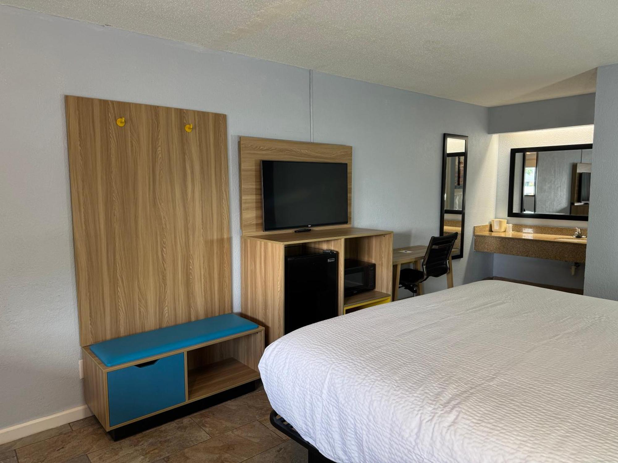 Days By Wyndham Motel Charlotte