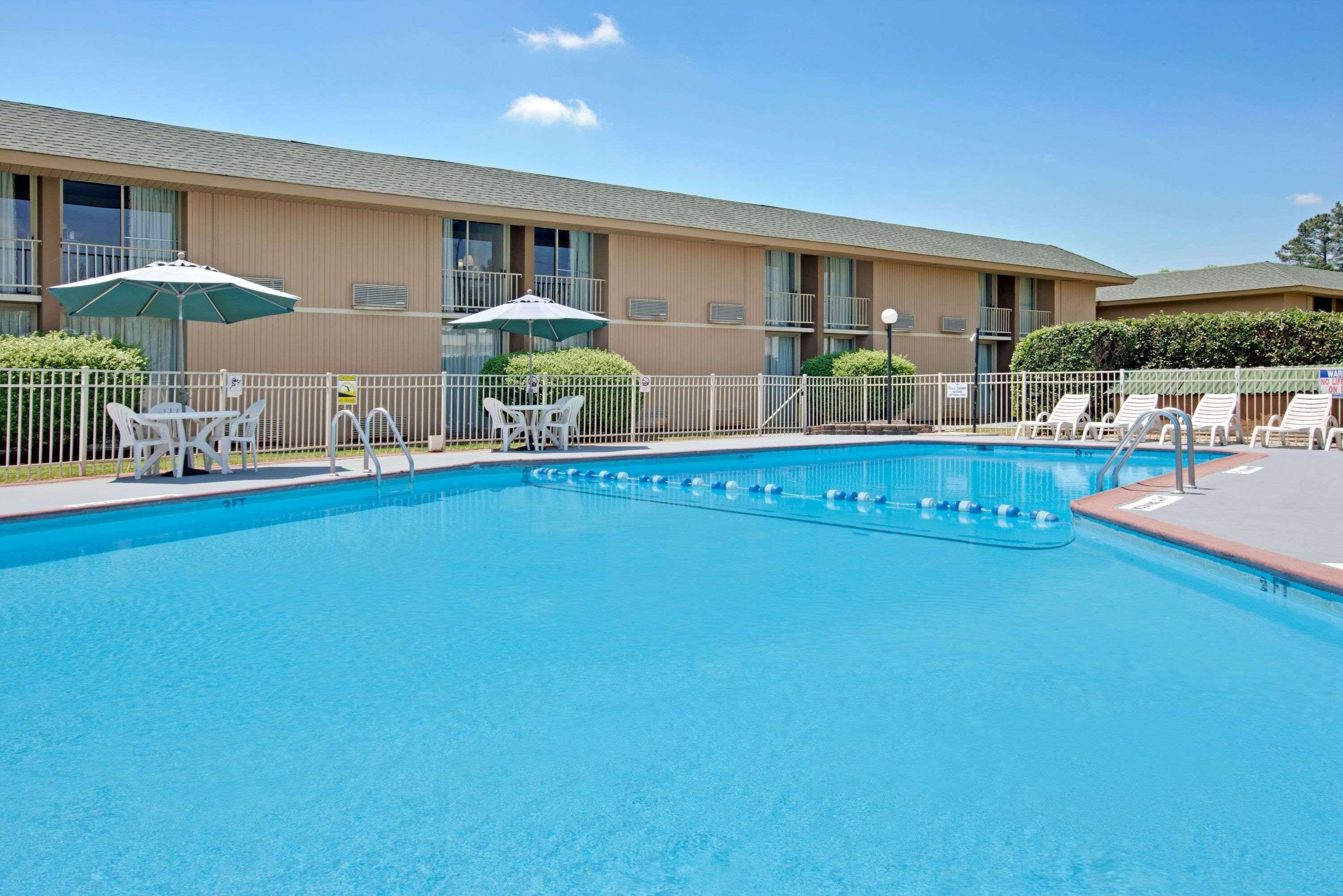 Motel Days By Wyndham Charlotte/woodlawn Near Carowinds Charlotte