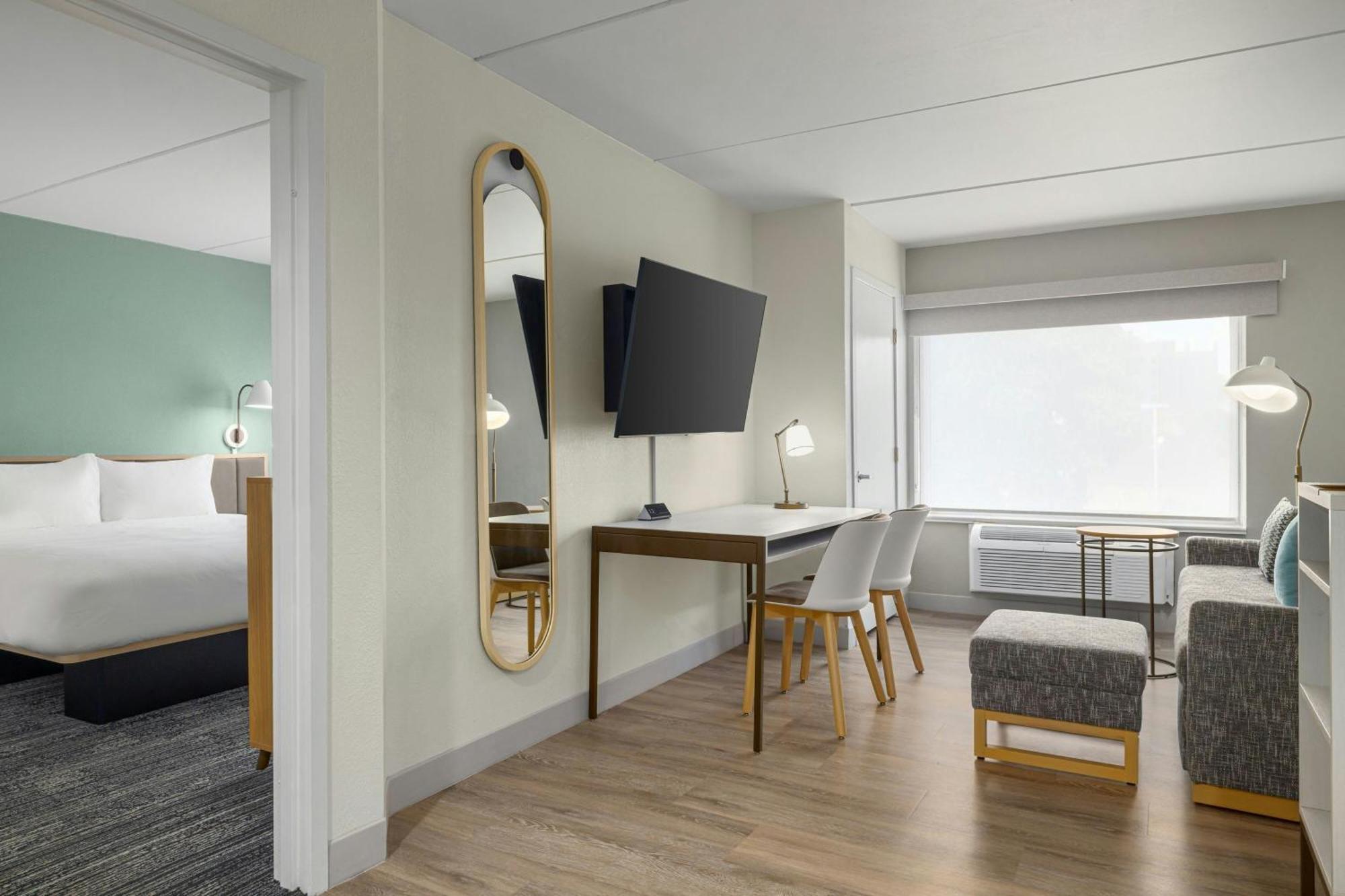 Hotel Towneplace By Marriott Loso Airport