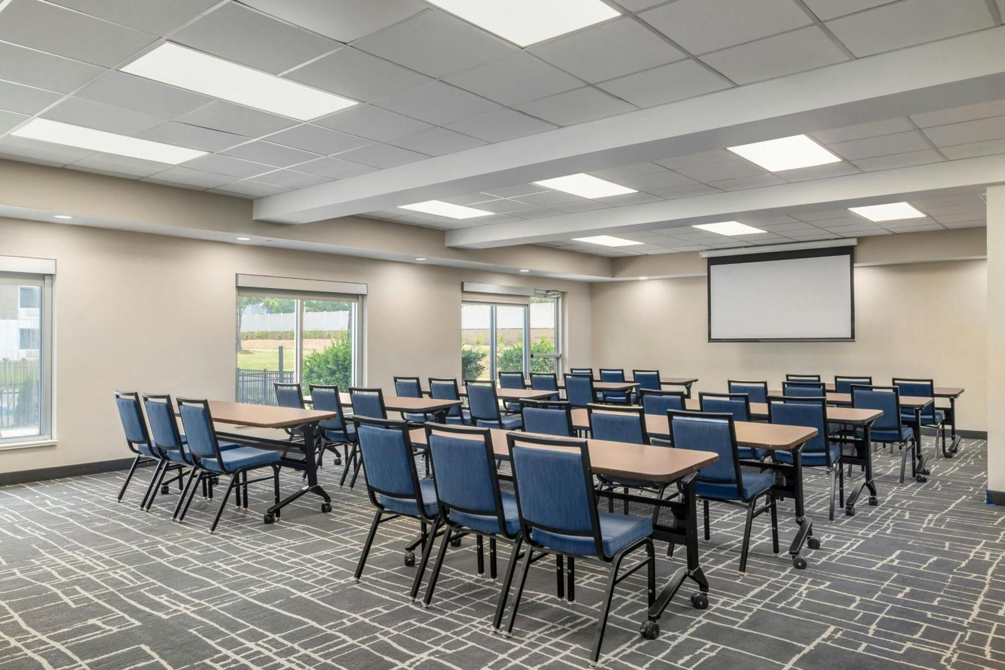 Hotel Towneplace By Marriott Loso Airport