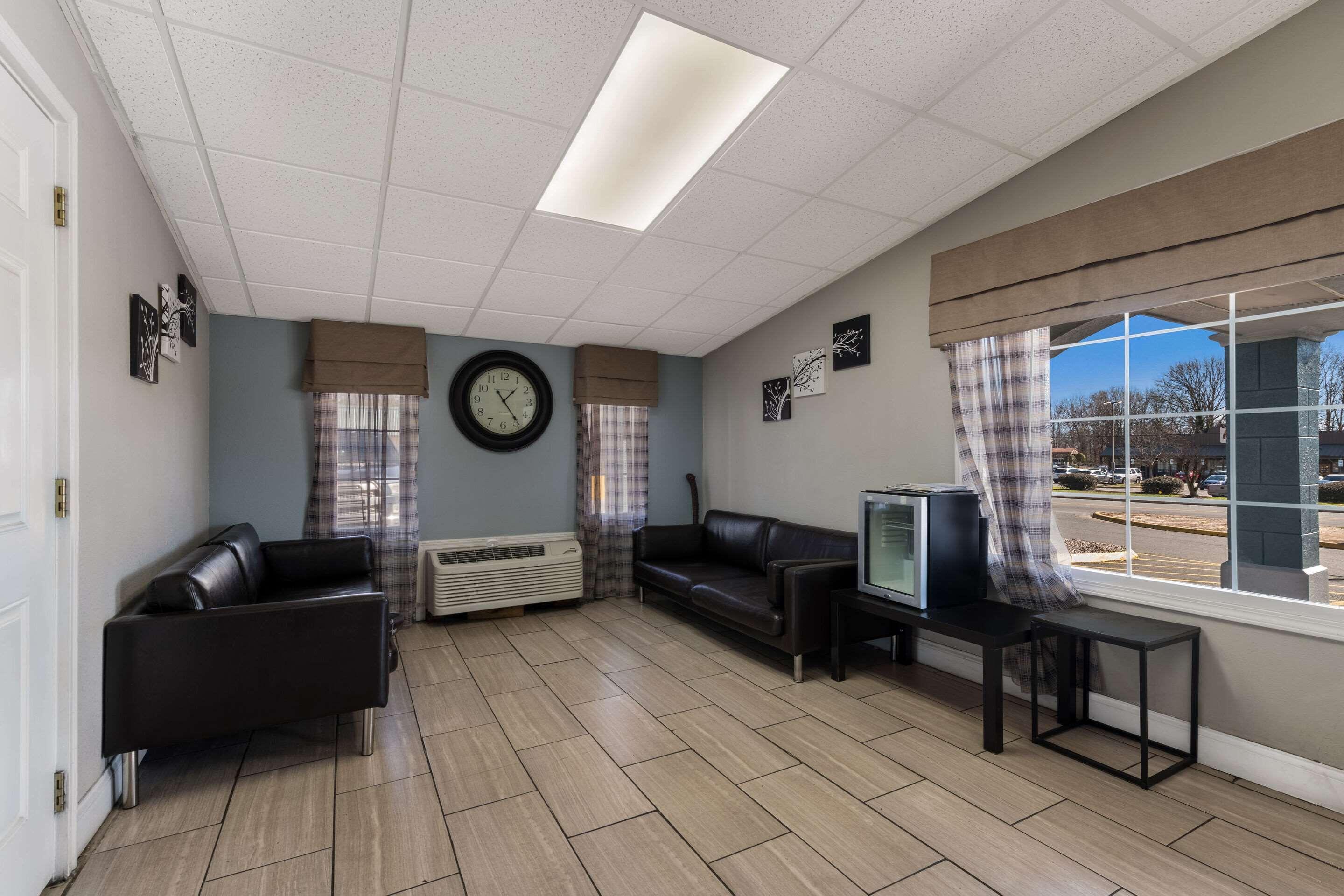 Rodeway Airport Area Inn Charlotte