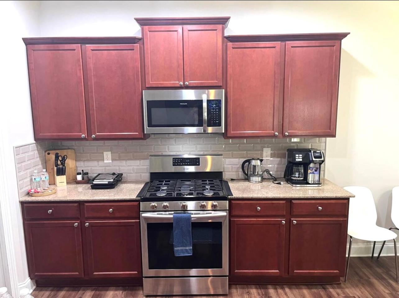 Holiday home Charming Nestled In A Tranquil Cul-de-sac *