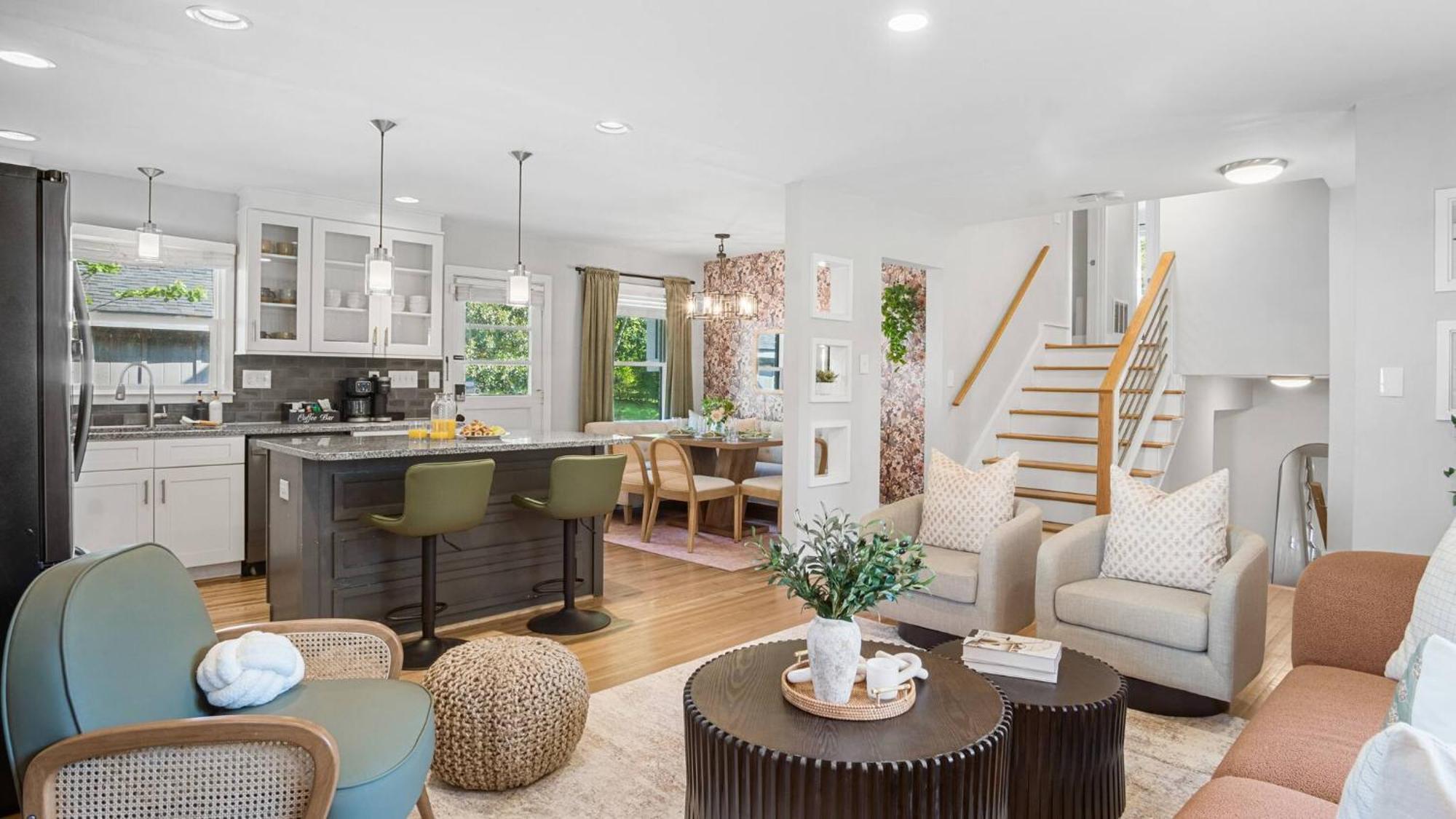 Holiday home 4bd Cozy Getaway | Eclectic, Central, Near Airport Charlotte