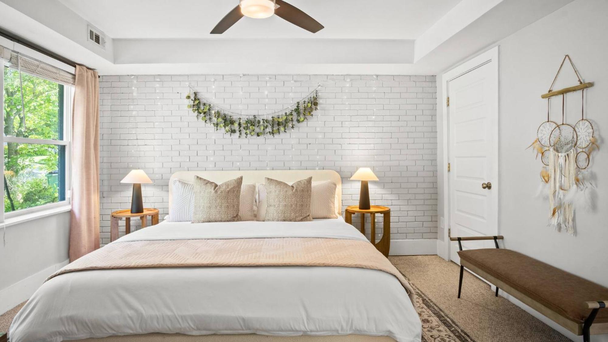 Holiday home 4bd Cozy Getaway | Eclectic, Central, Near Airport *