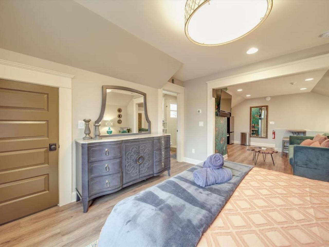 Under The Sea -eclectic Aquarium Holiday home *