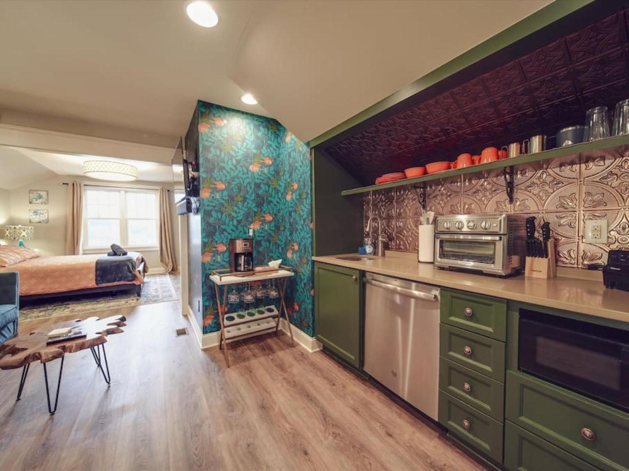 Under The Sea -eclectic Aquarium *