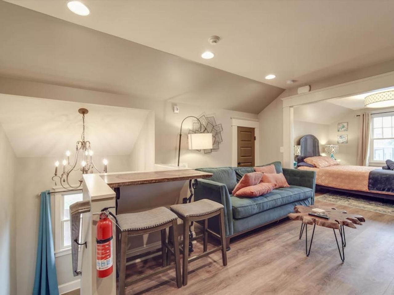 Under The Sea -eclectic Aquarium * Charlotte