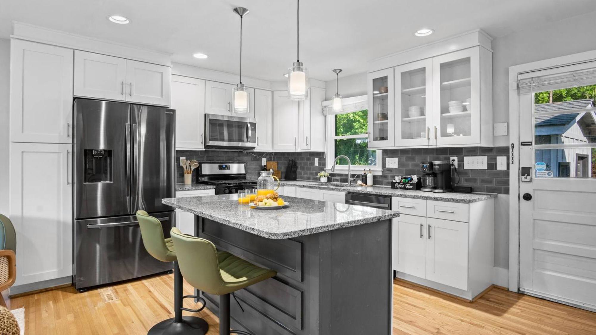 4bd Cozy Getaway | Eclectic, Central, Near Airport * Charlotte