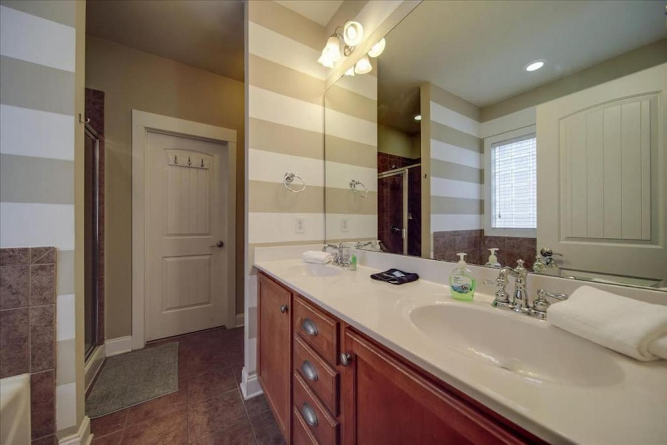 3br Gem Walk To Bofa Stadium And South End Holiday home *